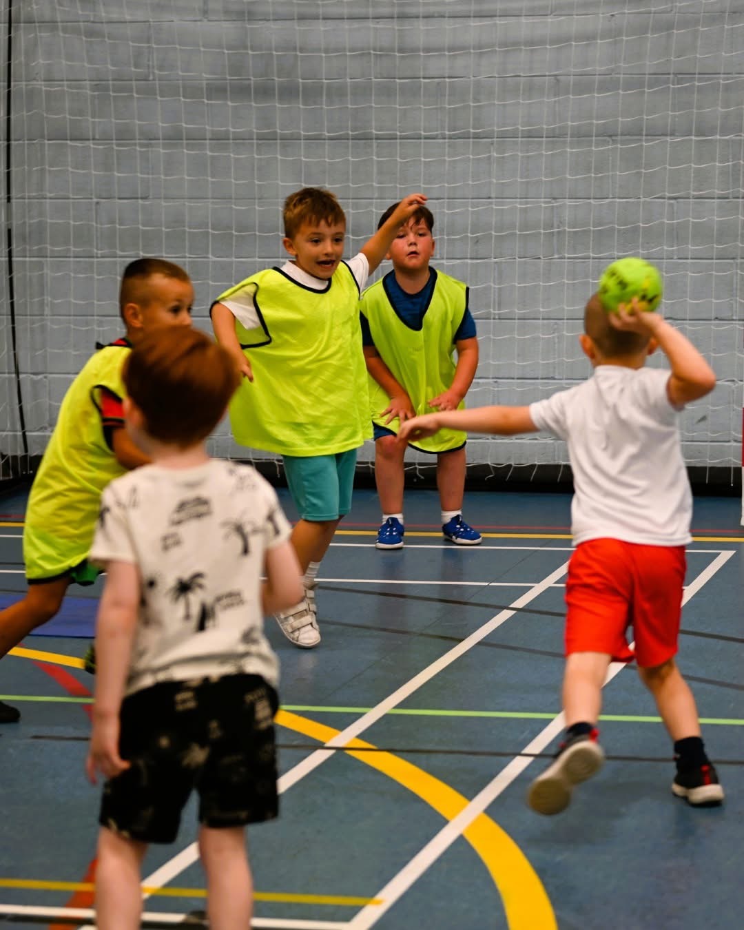 Bambini durante un’attività di handball Kids di Fight Club 24